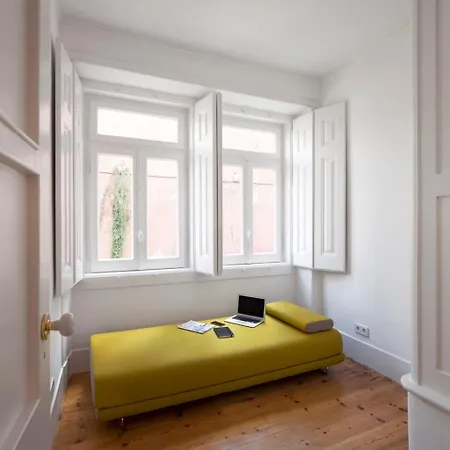 Stylish In Chiado Quiet And Apartment